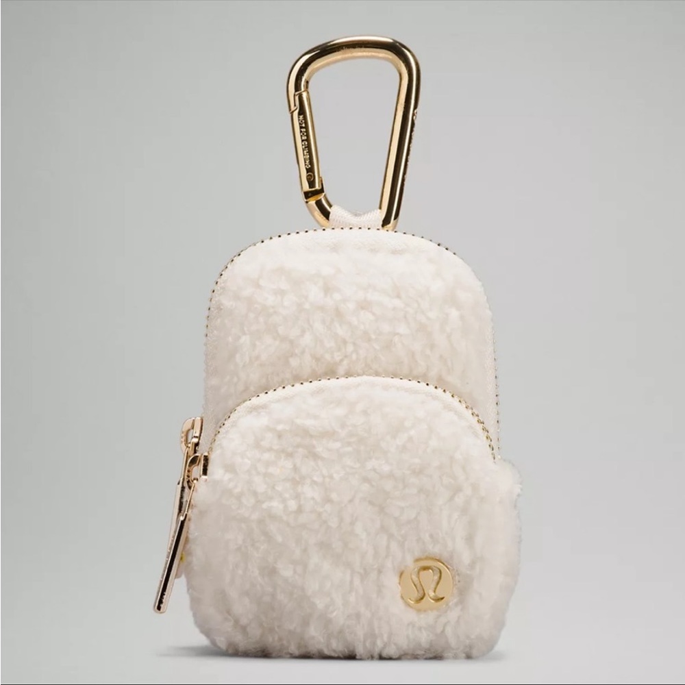 Lululemon Nano Clip on Backpack Fleece: white